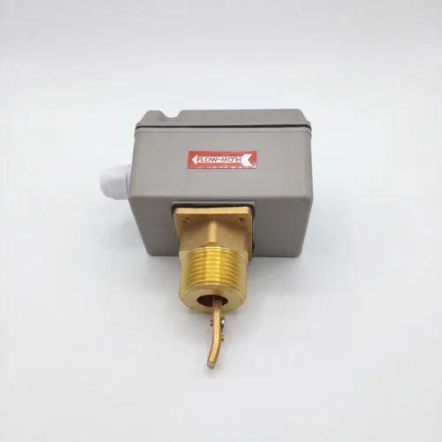 Flow Switch LEFOO FS52 Frontal Vista frontal del interruptor de flujo industrial LEFOO FS52 gris con conexión de bronce