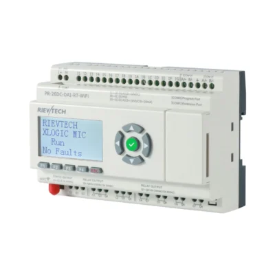 Mini PLC con Ethernet Rievtech PR-N en vista de perspectiva, mostrando borneras y carcasa para riel DIN