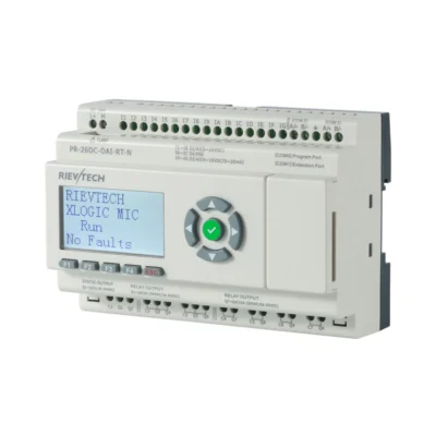 Mini PLC con tres entradas PT100 Rievtech PR-23 en vista frontal, con pantalla LCD y teclado