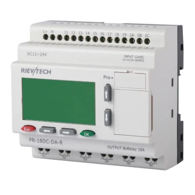 Módulo lógico programable Rievtech PR-18DC-DA-R en perspectiva, mostrando borneras y carcasa