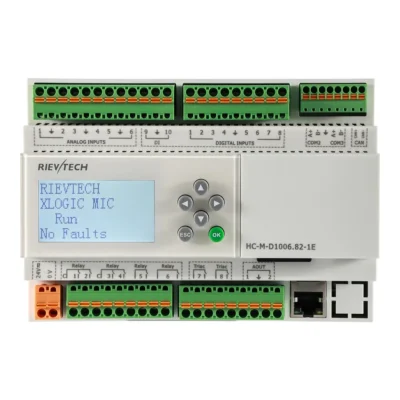 PLC HVAC Rievtech HC-M-D1006.82-1E visto de frente, con pantalla LCD, teclado de seis teclas y borneras de entradas universales