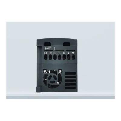Variador monofásico a trifásico Rievtech RI9000-2S, bornera de conexión Bornera del variador Rievtech RI9000-2S con marcado L1 L2 L3 de entrada, tierra E y salida trifásica U V W
