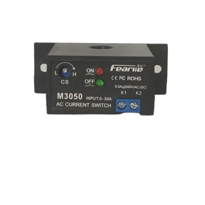 interruptor-deteccion-corriente-ac-fearlie-m3050-frente Vista frontal del sensor de corriente AC modelo M3050 con indicadores LED y terminales