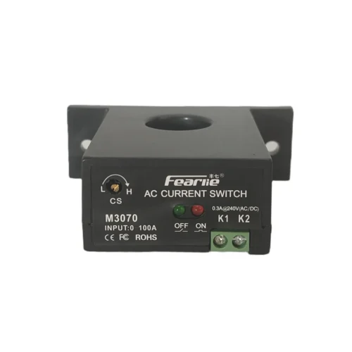 interruptor-deteccion-corriente-ac-fearlie-m3070-frente Vista frontal del sensor de corriente AC modelo M3070 con indicadores LED y terminales