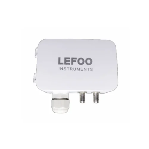 Vista frontal del transmisor de presión diferencial LFM108 de LEFOO, mostrando conectores de presión y entrada eléctrica.